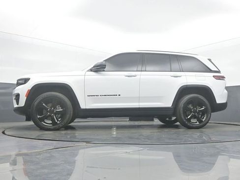 Used 2023 Jeep Grand Cherokee Altitude AWD/4WD image 45