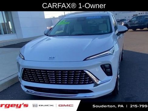 Certified 2025 Buick Envision Avenir image 3