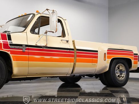 Used 1988 Chevrolet Silverado 3500 2WD Regular Cab image 22
