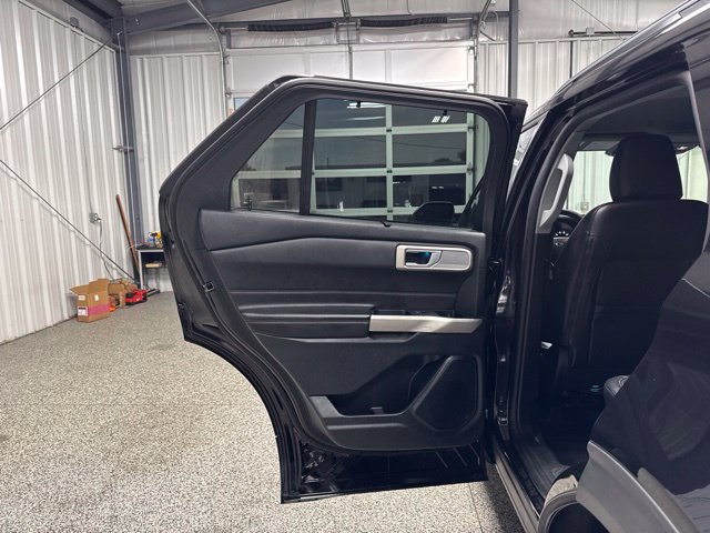 Used 2023 Ford Explorer Limited AWD/4WD image 17
