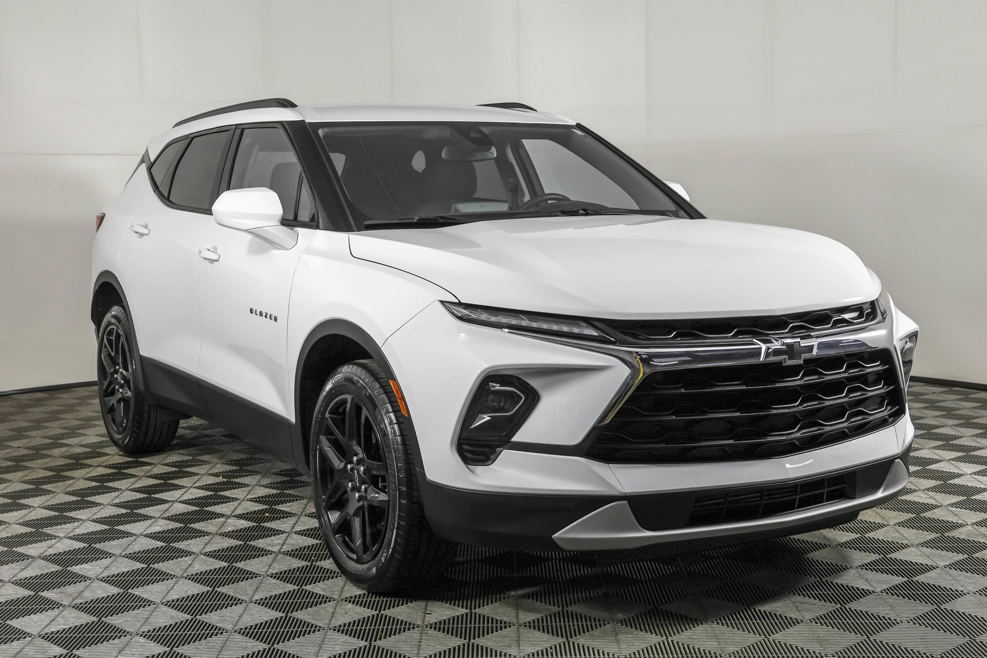 Used 2024 Chevrolet Blazer LT w/ Convenience Package FWD image 13