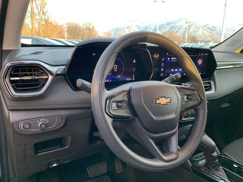 Used 2025 Chevrolet TrailBlazer LT image 32