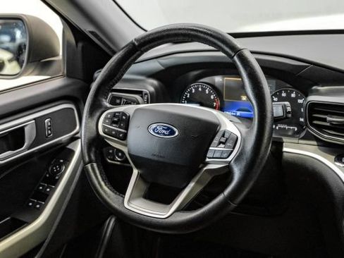 Used 2020 Ford Explorer XLT w/ Equipment Group 202A AWD/4WD image 22
