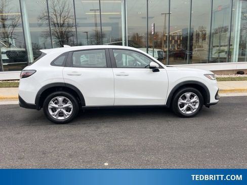 Used 2023 Honda HR-V LX image 9