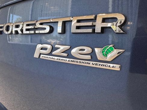 Used 2016 Subaru Forester 2.5i Premium w/ All-Weather Package AWD/4WD image 11