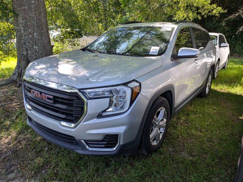 Used 2022 GMC Terrain SLE w/ Driver Convenience Package FWD image 3
