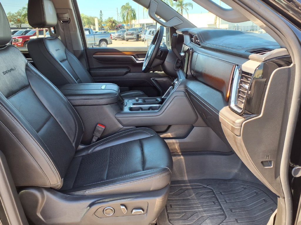 Used 2024 GMC Sierra 2500 Denali w/ Technology Package AWD/4WD image 13