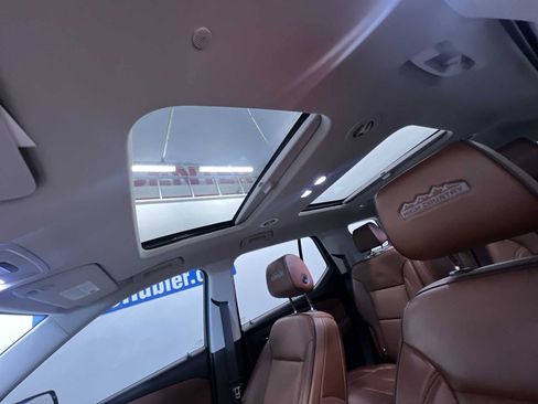 Used 2020 Chevrolet Traverse High Country image 44