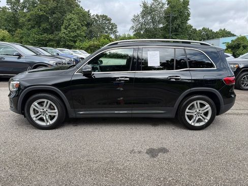 Used 2021 Mercedes-Benz GLB 250 4MATIC w/ Premium Package image 4