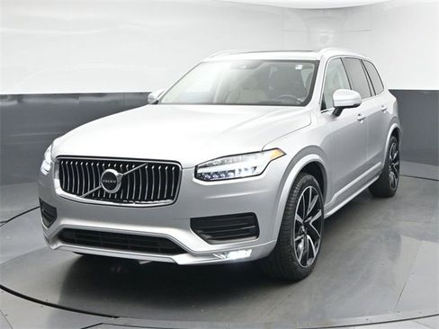 Used 2022 Volvo XC90 T6 Momentum w/ Advanced Package image 3