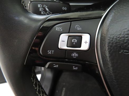 Used 2021 Volkswagen Tiguan SEL AWD/4WD image 14