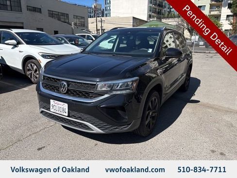 Certified 2022 Volkswagen Taos SE image 1