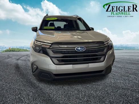 Used 2025 Subaru Forester Premium AWD/4WD image 8