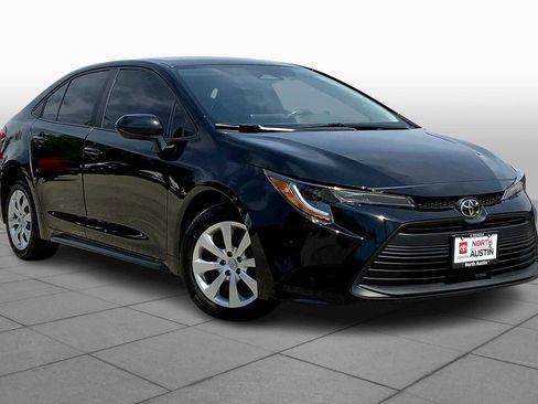 Used 2023 Toyota Corolla LE image 2