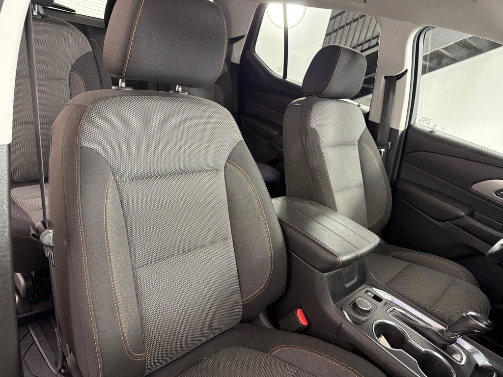 Used 2019 Chevrolet Traverse LT FWD image 24