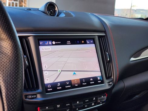 Used 2022 Maserati Levante Trofeo image 16