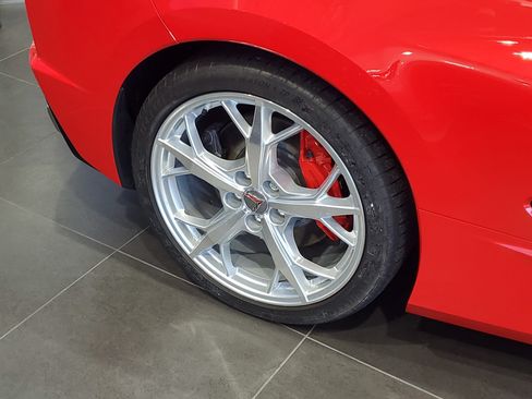 Used 2021 Chevrolet Corvette Stingray Premium Cpe w/ Z51 Performance Package RWD image 4