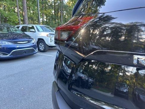 Used 2021 Nissan Rogue SV image 14