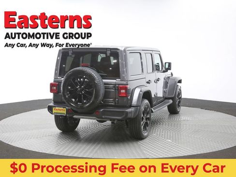 Used 2025 Jeep Wrangler Unlimited Sahara AWD/4WD image 35