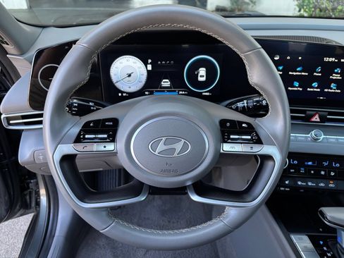 Used 2025 Hyundai Elantra SEL FWD image 24