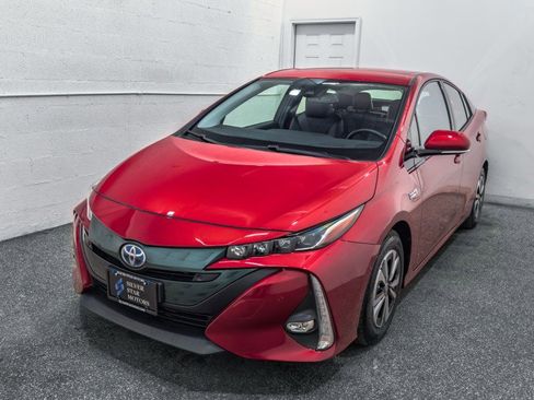 Used 2019 Toyota Prius Prime Advanced image 4