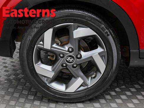 Used 2022 Hyundai Venue SEL image 28