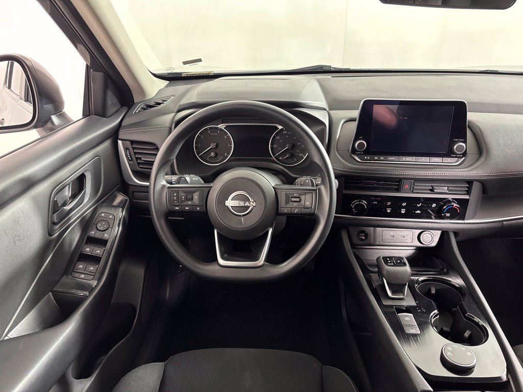 Used 2024 Nissan Rogue S AWD/4WD image 2