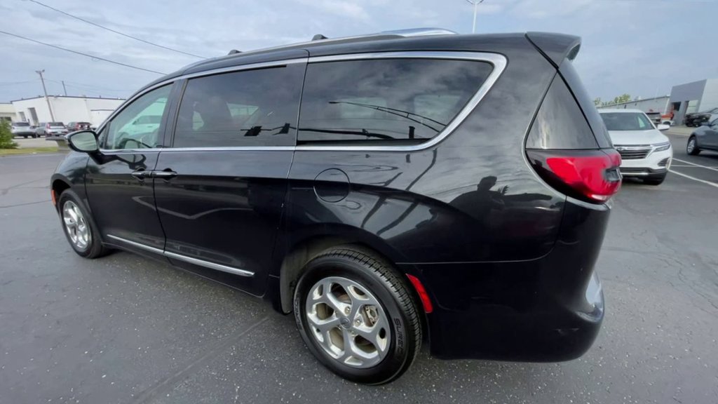 Used 2021 Chrysler Pacifica Limited AWD/4WD image 6