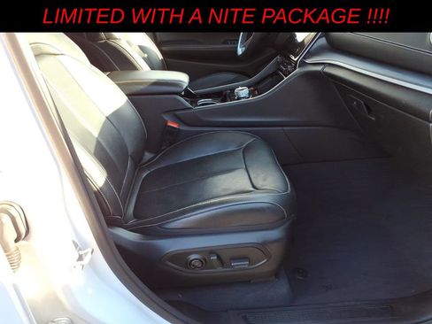 Used 2023 Jeep Grand Cherokee Limited w/ Luxury Tech Group II image 8