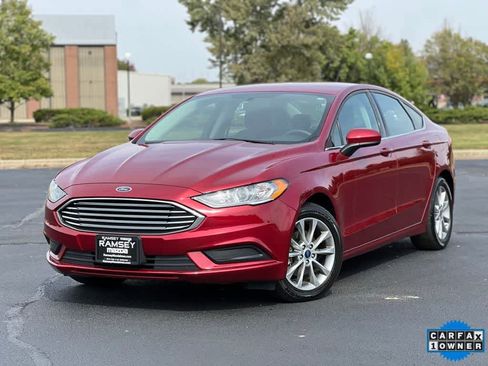Used 2017 Ford Fusion SE image 1
