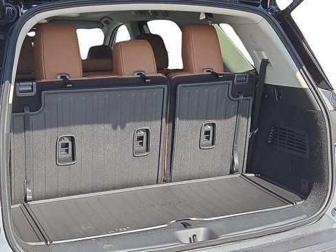 New 2026 Nissan Pathfinder Platinum image 9