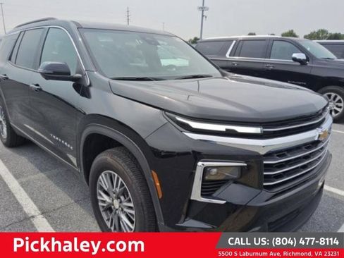 Used 2026 Chevrolet Traverse LT w/ Driver Confidence Package FWD image 1