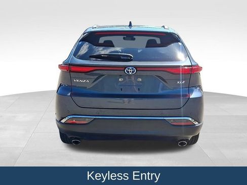 Used 2023 Toyota Venza XLE AWD/4WD image 6