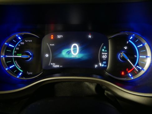 Used 2023 Chrysler Pacifica Touring-L FWD image 21