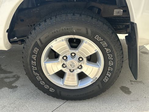 Used 2011 Toyota Tacoma 4x4 Access Cab V6 w/ TRD Sport Pkg image 31