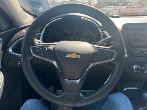 Used 2021 Chevrolet Malibu LT FWD image 23