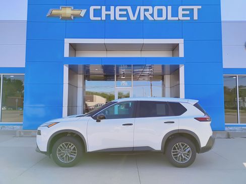 Used 2023 Nissan Rogue S AWD/4WD image 9