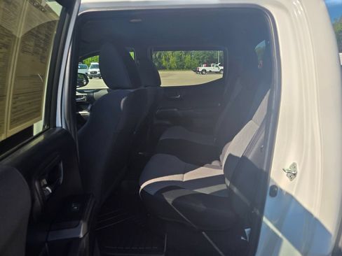 Used 2022 Toyota Tacoma TRD Off-Road AWD/4WD image 8