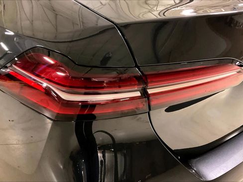 Certified 2025 BMW 530i image 27