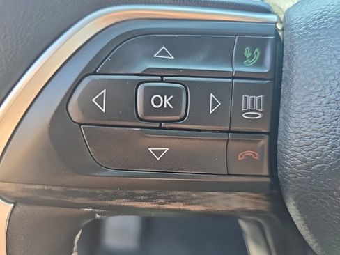 New 2025 Jeep Grand Cherokee Altitude image 32