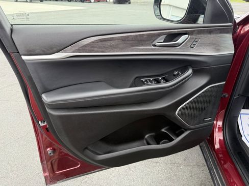 Used 2022 Jeep Grand Cherokee L Limited image 16