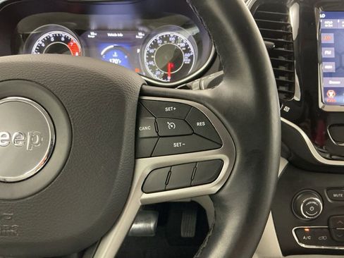 Used 2019 Jeep Cherokee Limited AWD/4WD image 15