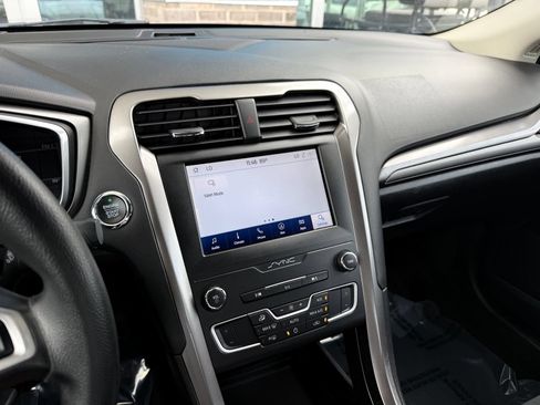 Used 2020 Ford Fusion SE FWD image 33