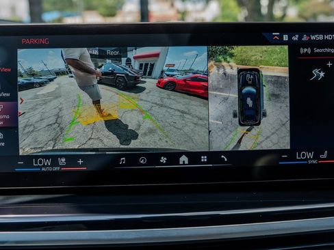 Used 2025 BMW X7 M60i image 12