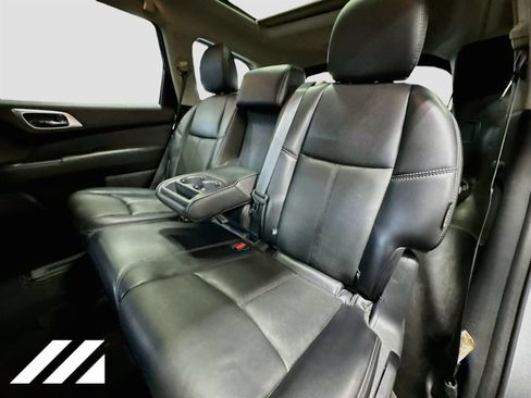 Used 2019 Nissan Pathfinder Platinum AWD/4WD image 27