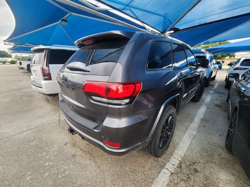 Used 2017 Jeep Grand Cherokee Altitude AWD/4WD image 4
