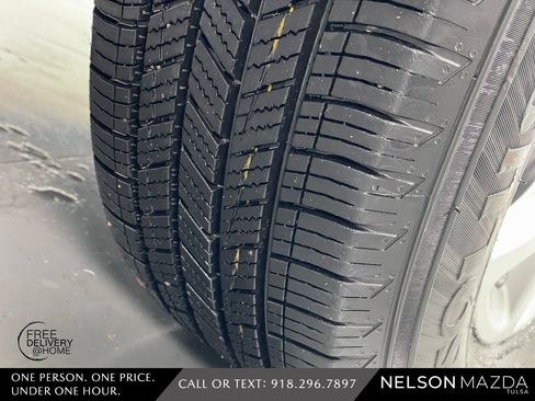 Used 2025 Jeep Compass Latitude image 14