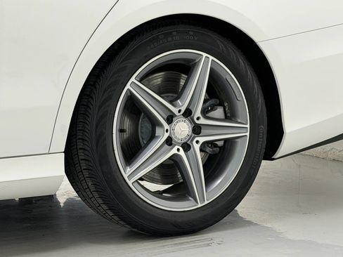 Used 2017 Mercedes-Benz E 400 4MATIC Wagon image 89