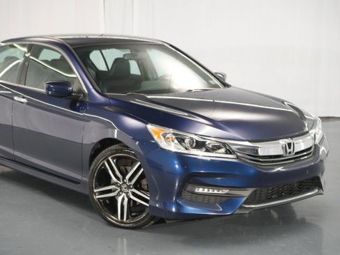 Used 2017 Honda Accord Sport image 13