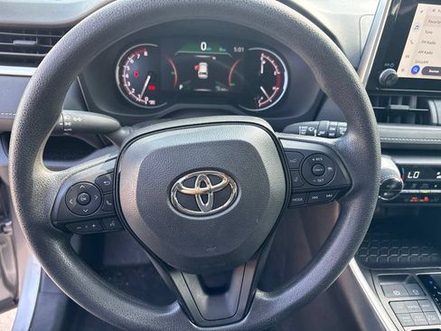 Used 2025 Toyota RAV4 XLE AWD/4WD image 16